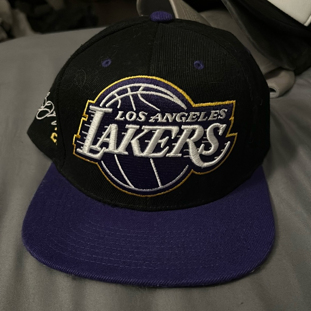 Lakers LeBron James Glow In The Dark Signature Hat
